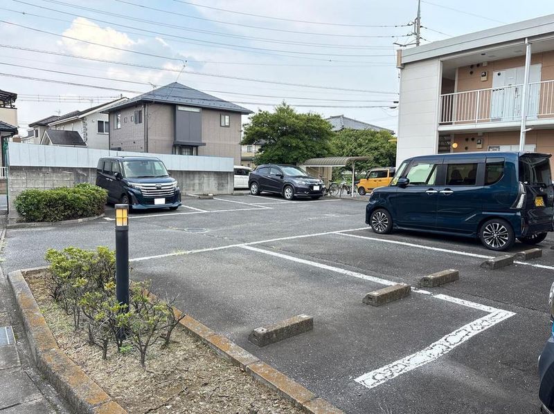 レオパレスマ　メゾン 駐車場
