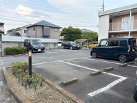 レオパレスマ　メゾン 駐車場