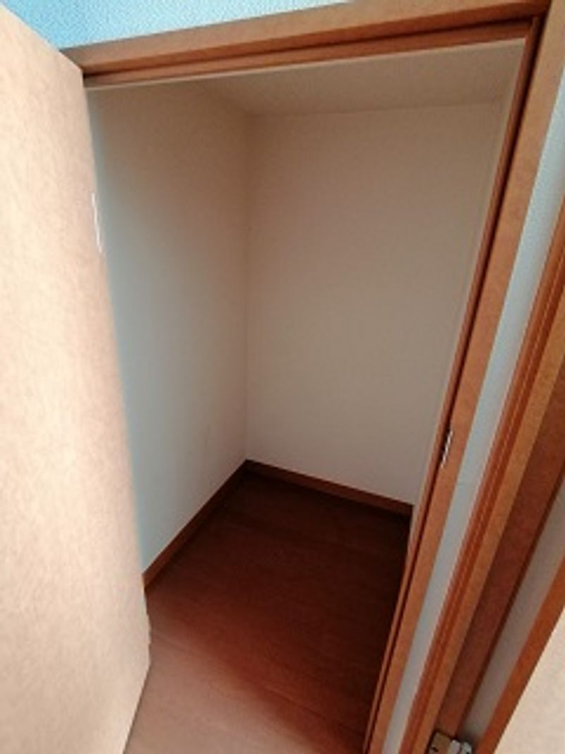 レオパレスエスポアールかくだ 収納