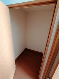 レオパレスエスポアールかくだ 収納
