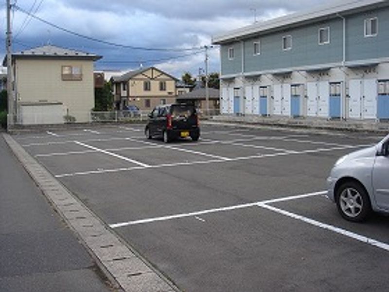 レオパレスアップル 駐車場