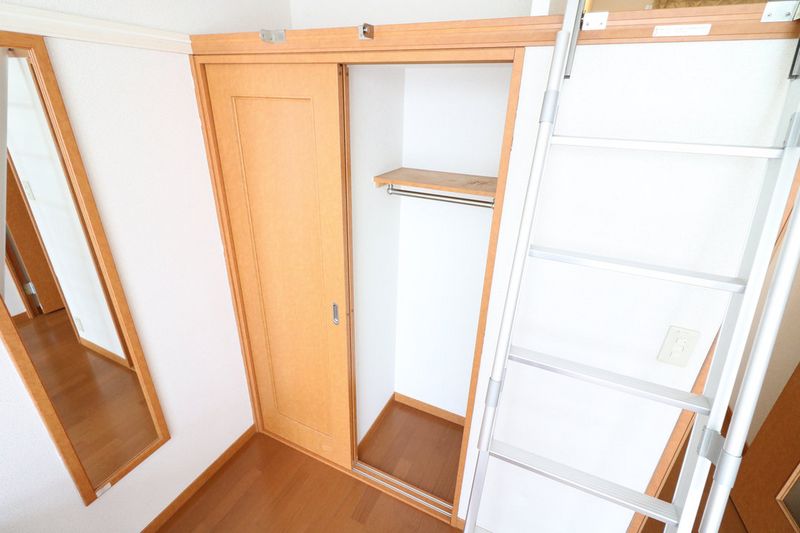 レオパレスル　コントワールⅤ 収納