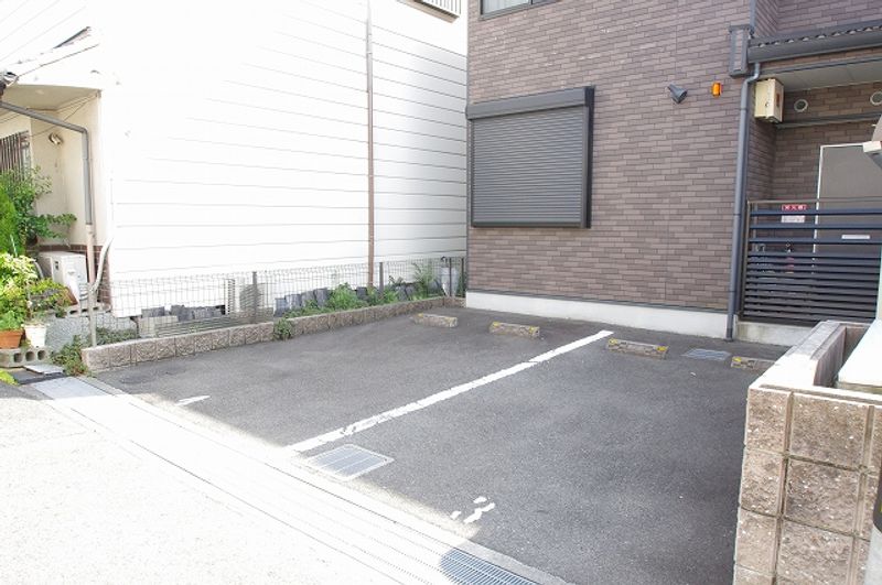 LEONEXT Spica Bãi đỗ xe