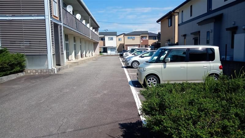 レオパレスＦＩＮＥ 駐車場