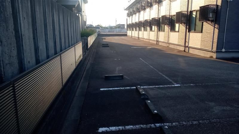レオパレスグリーンパーク若宮 駐車場