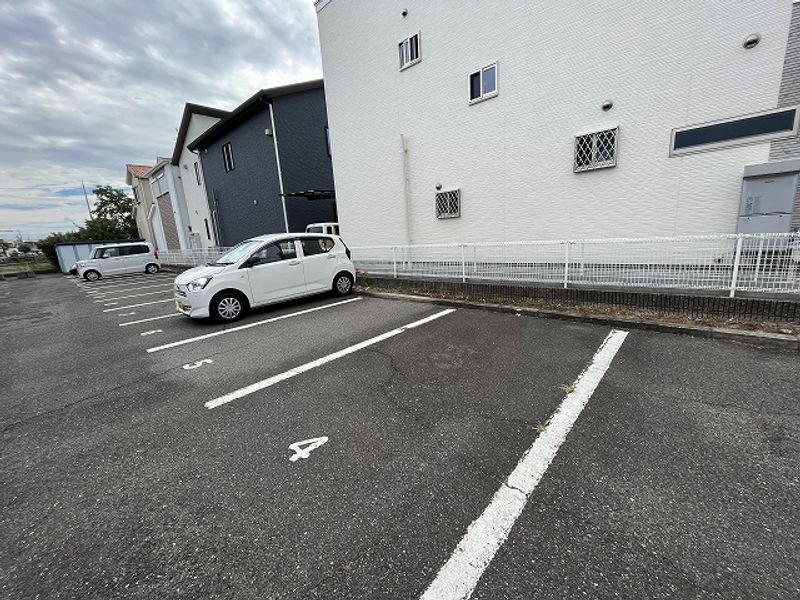 レオパレスＪＥＵＮＥＳＳＥ 駐車場