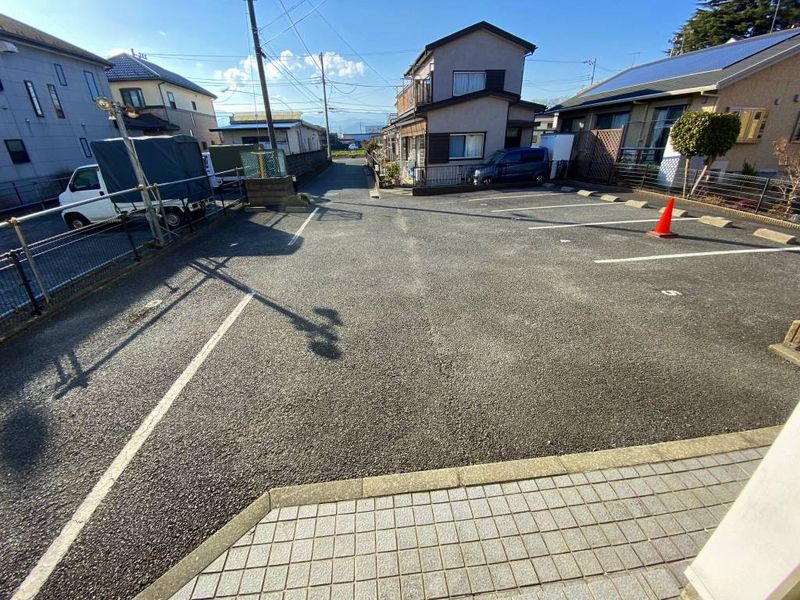 レオパレスフィオーレⅠ 駐車場