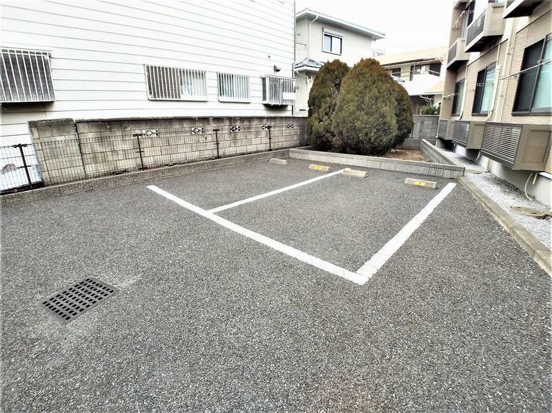 レオネクスト健 駐車場