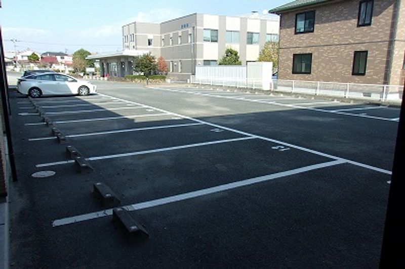 レオパレスサン　ロード 駐車場
