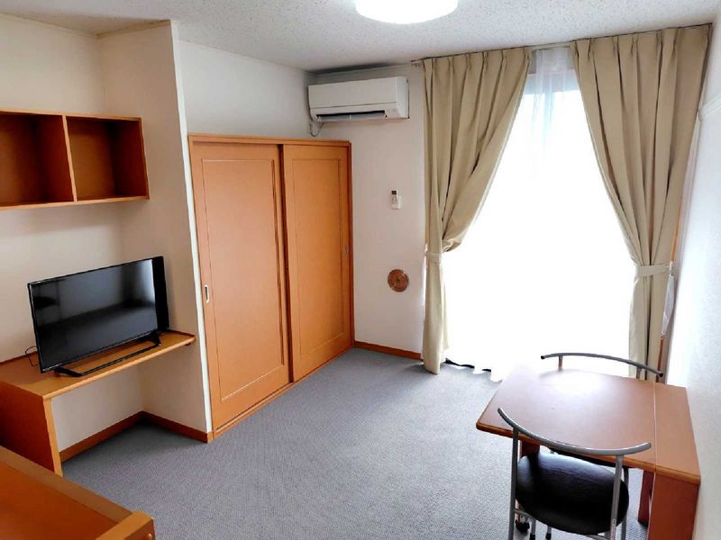 レオパレスメイプルヒルズ 居間