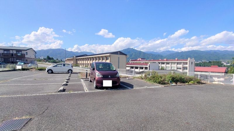 レオパレスマルベリー 駐車場