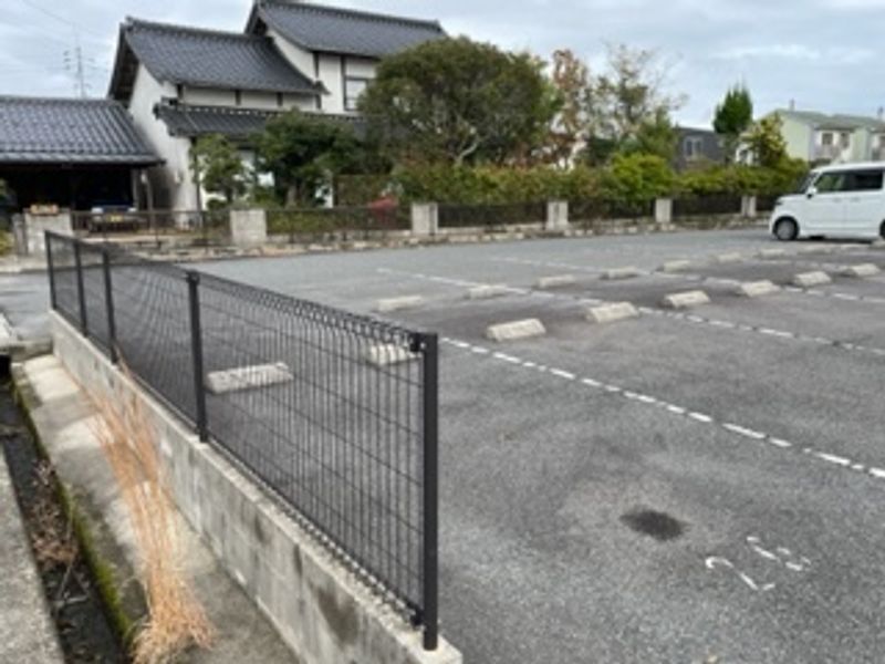 レオパレスラクレⅡ 駐車場