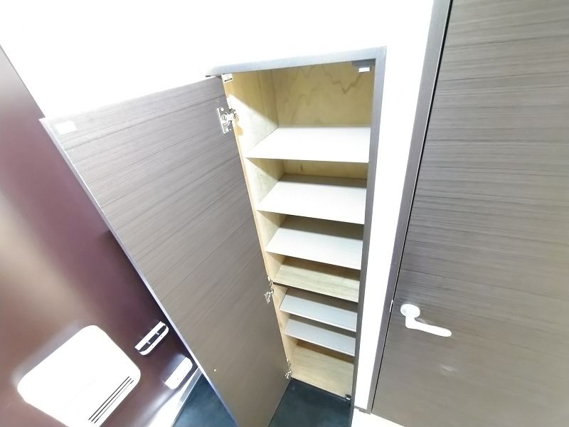 レオネクスト貞和 玄関
