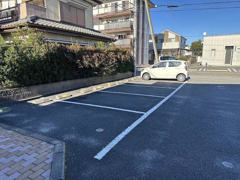 レオパレスアローンライフⅡ 駐車場