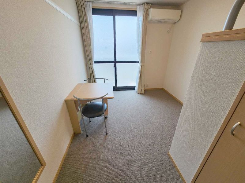 レオパレス雄新ひまわり 居間