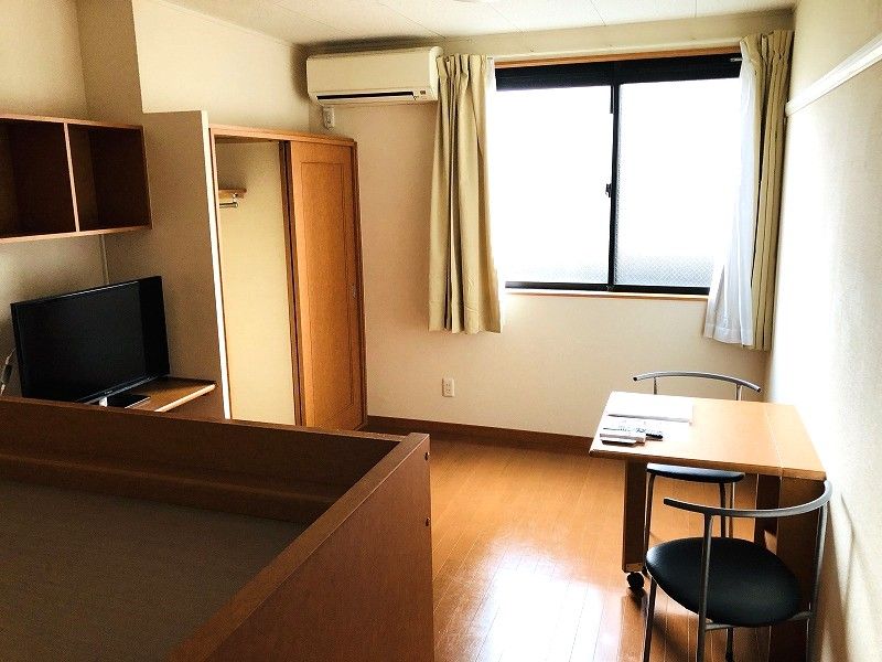 レオパレスタウンコート 居間