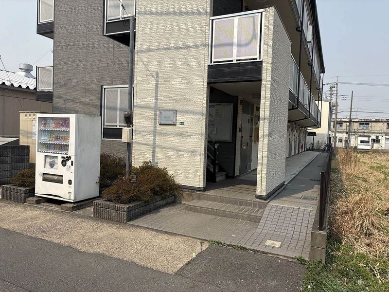 レオパレスエクセラン エントランス