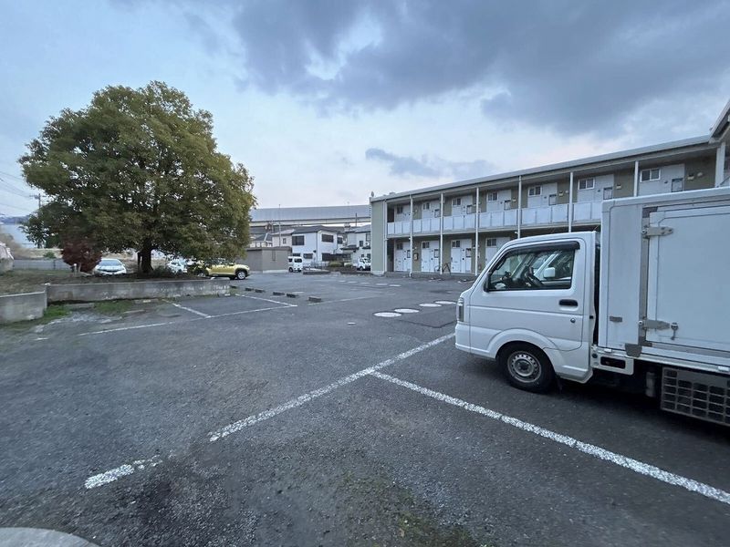 レオパレスグリーン　ヴィラ 駐車場