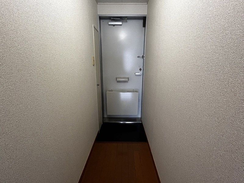 レオパレスウィング 玄関