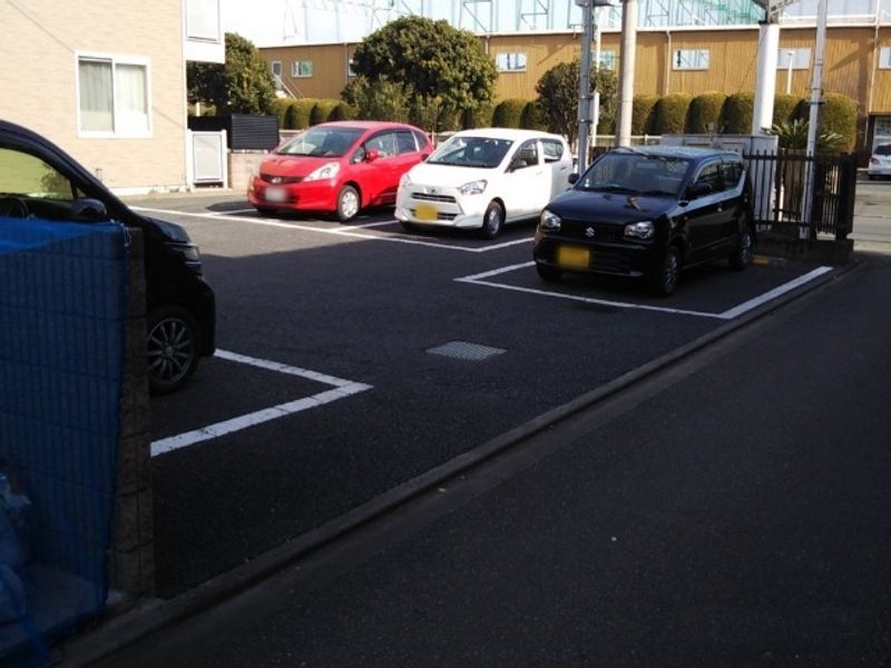 レオパレスメゾン　五月館 駐車場