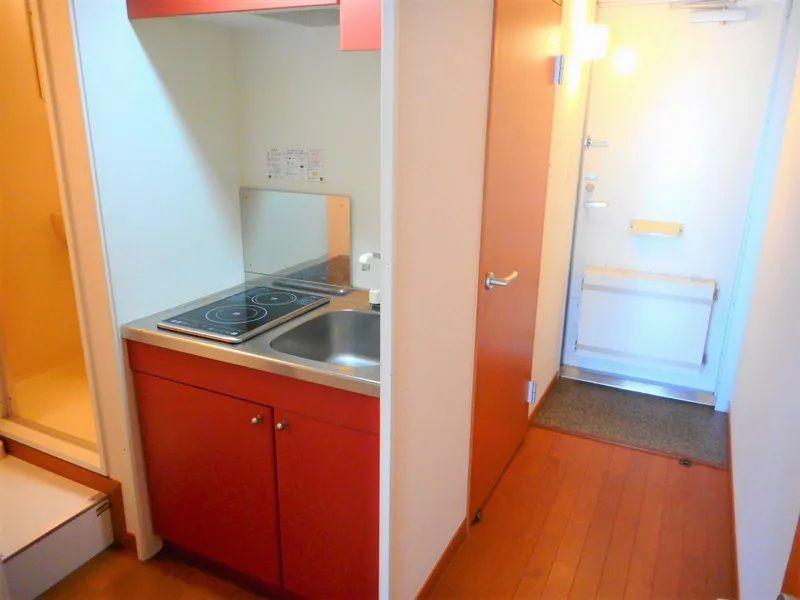 レオパレス西砂川 玄関