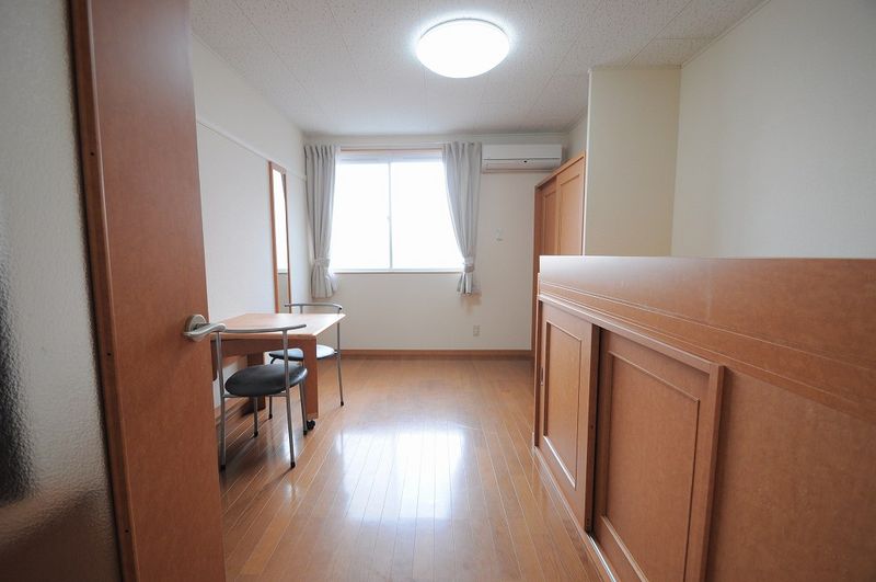 レオパレス津山北町 寝室