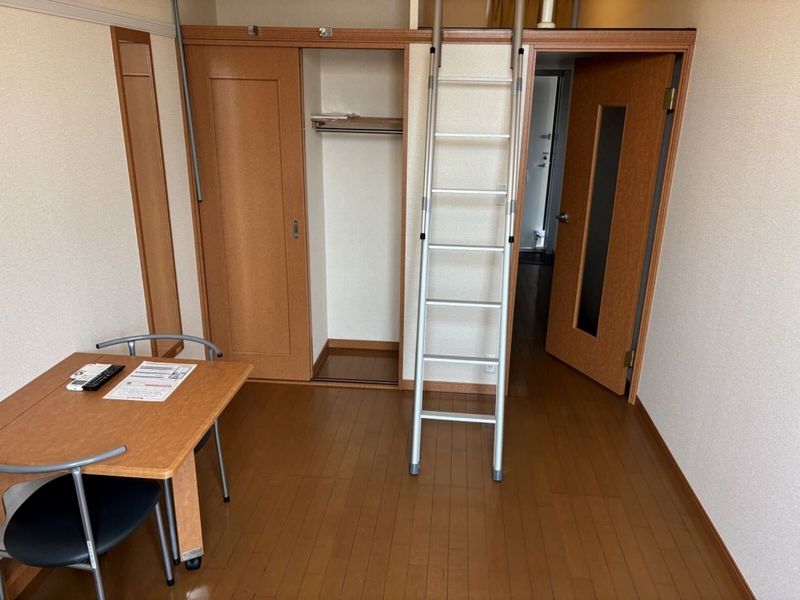 レオパレスコンフォート佐藤 居間