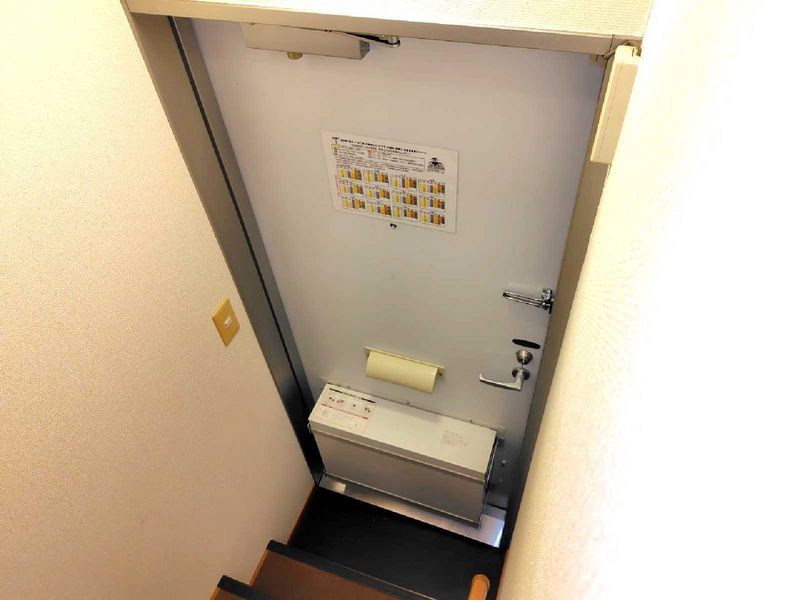 レオパレスルミエール 玄関