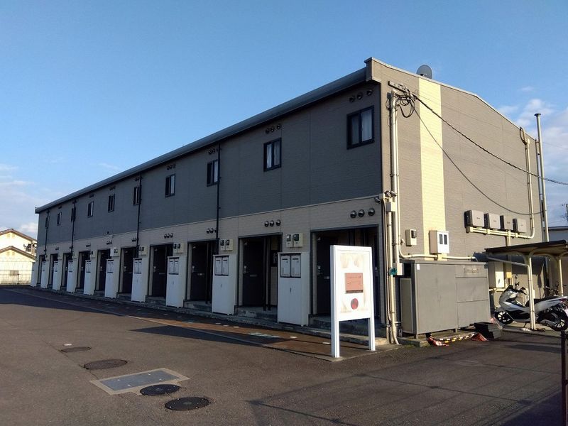 レオパレスシュトラール 外観