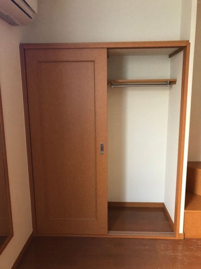 レオパレスニューロード 収納