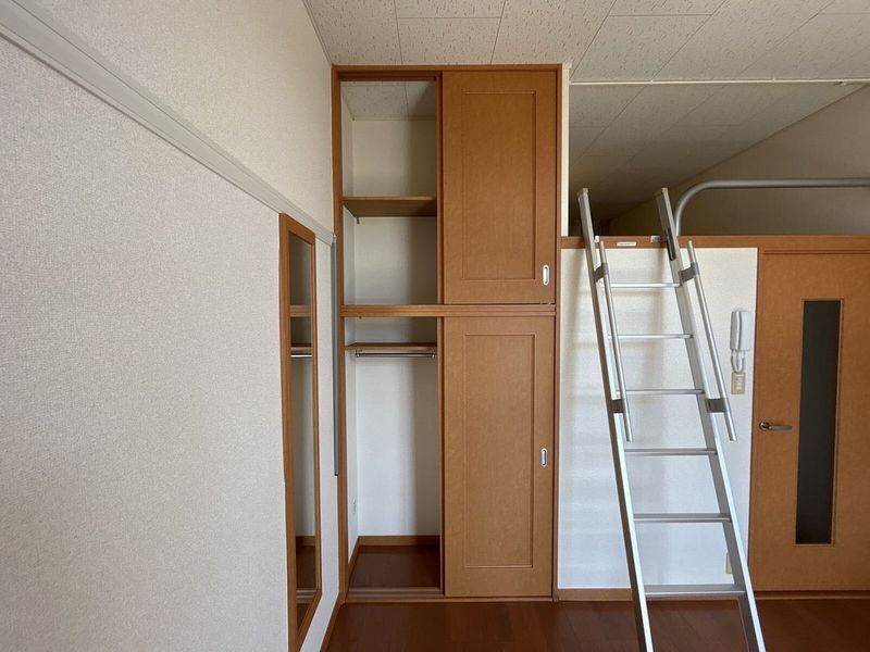 レオパレスサンヒダカ 収納
