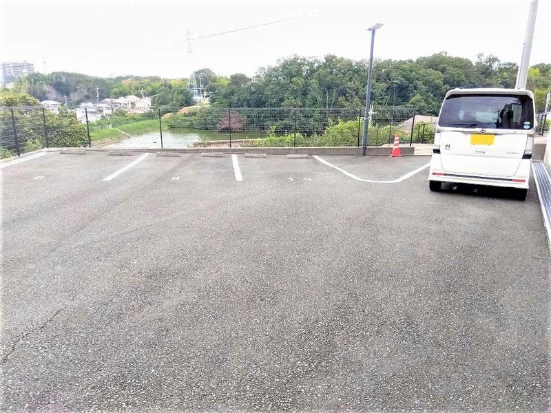 レオネクストディアベルジュⅠ 駐車場