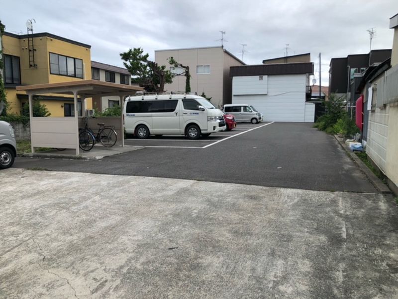 レオパレス忠 駐車場