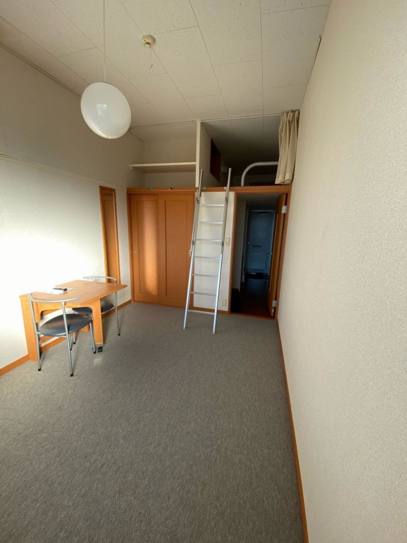 レオパレスルミエール 居間