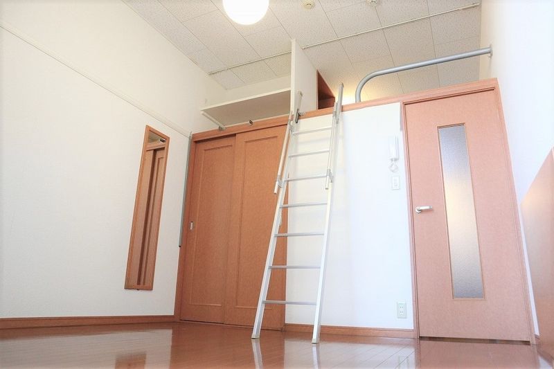 レオパレスフォレスト 居間