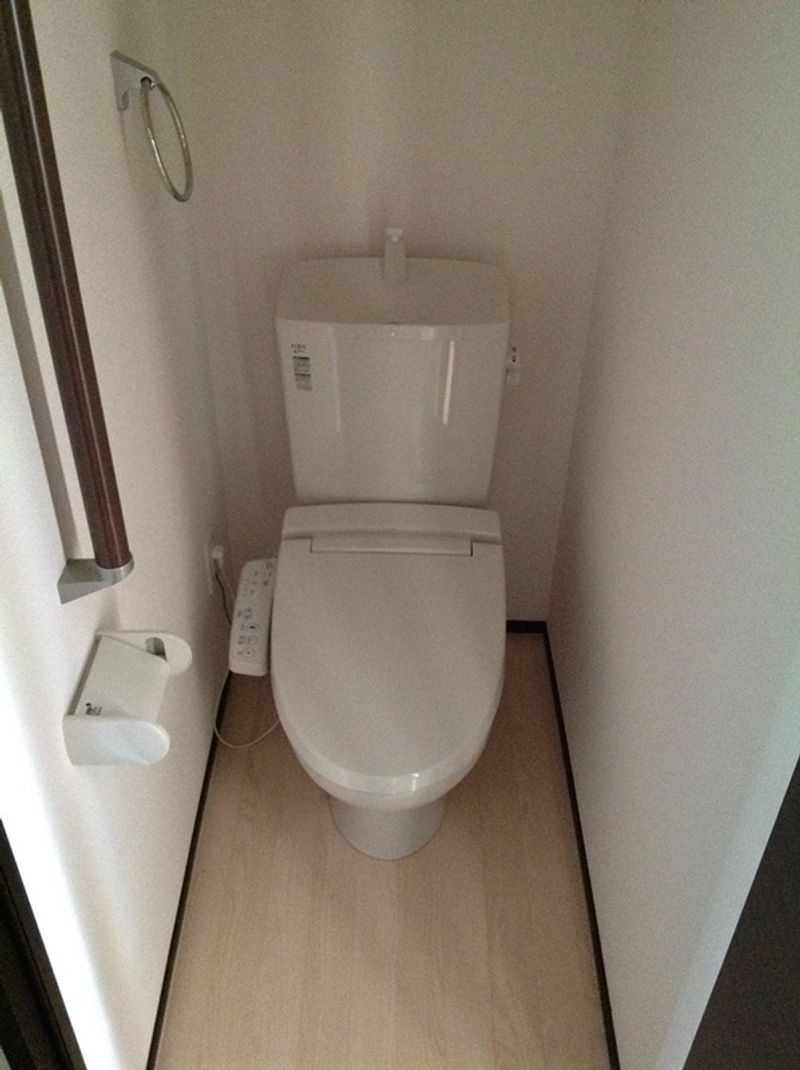 CLEINO Magnolia Toilet