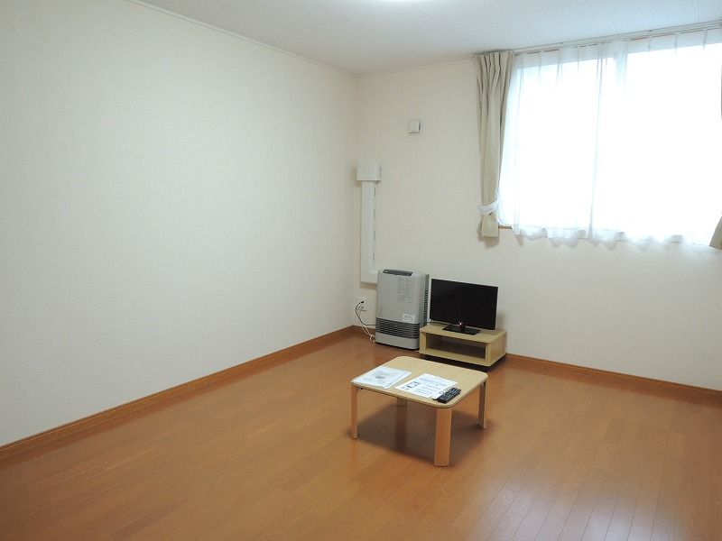 レオパレス藤 居間
