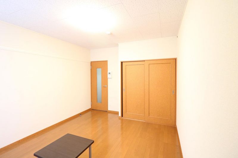 レオパレス平野 居間
