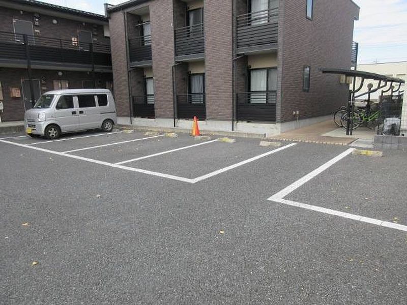 レオネクストセルクル 駐車場