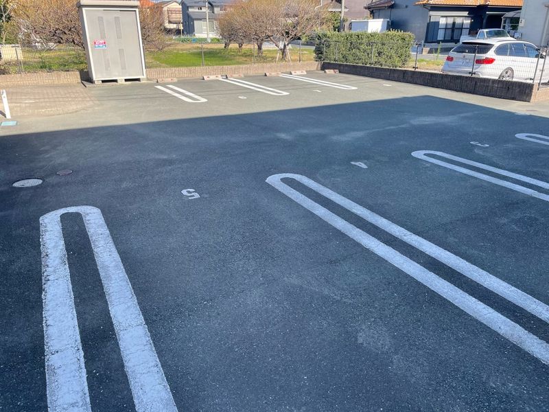 レオパレス竹林 駐車場