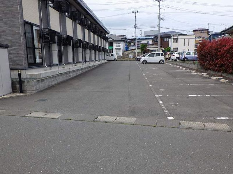 レオパレスクオリア 駐車場