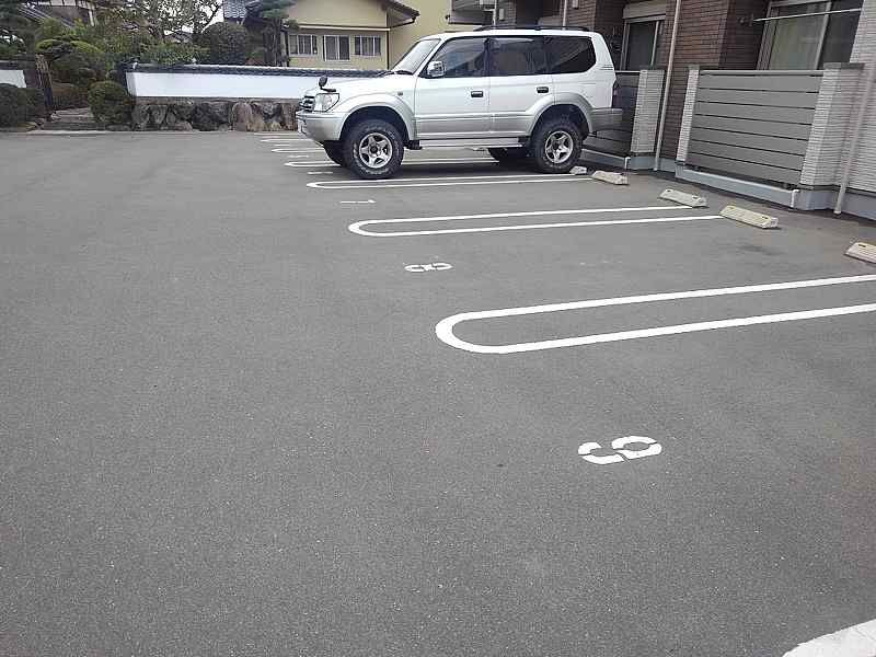 ミランダ三福Ⅲ 駐車場