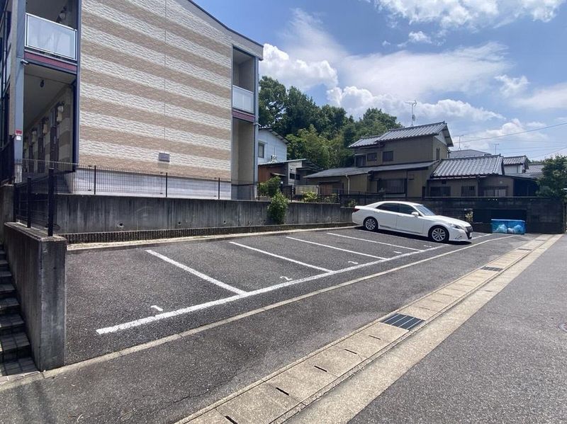 レオパレス向が丘Ⅱ 駐車場