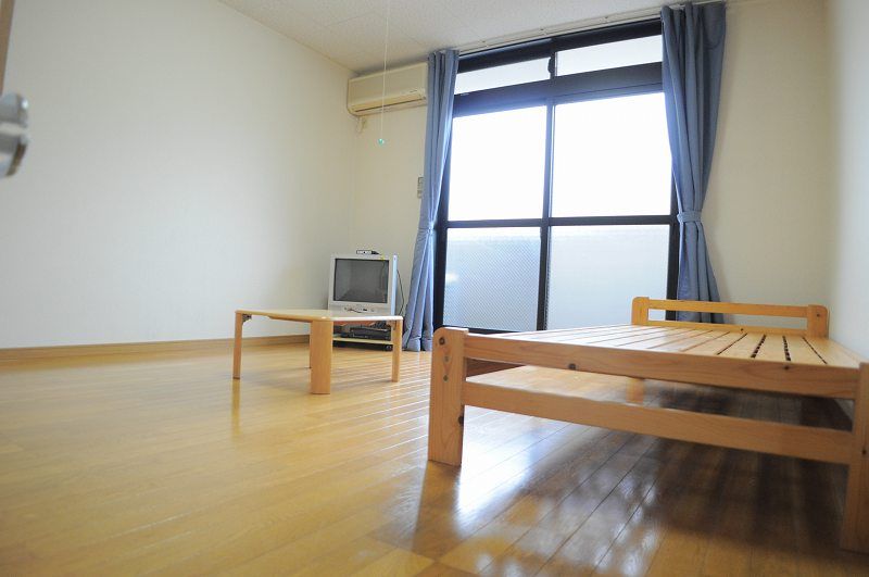 レオパレスクローネＩ 居間
