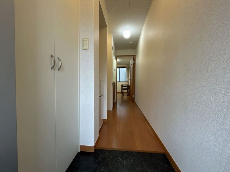 レオパレスラピュタ 玄関