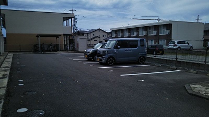 レオパレスハピネスⅡ 駐車場