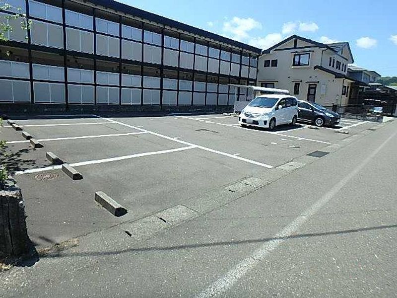 レオパレスなかやしき 駐車場