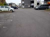 レオパレスフアモ 駐車場