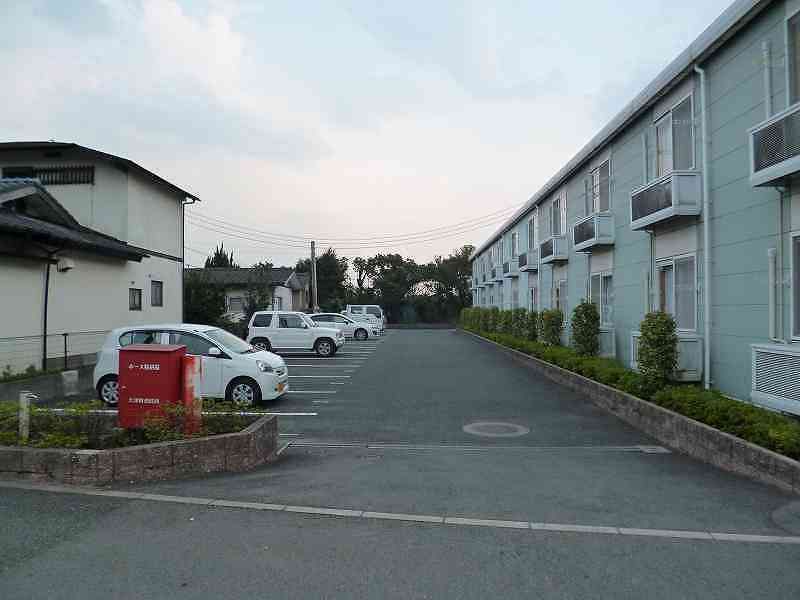 レオパレス新土河原Ⅱ 駐車場