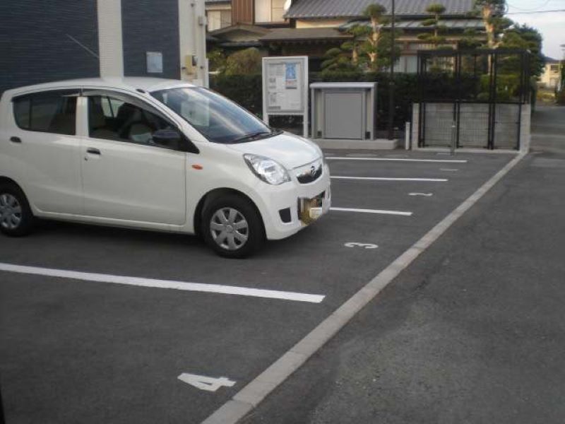 レオネクストウイロウⅤ 駐車場